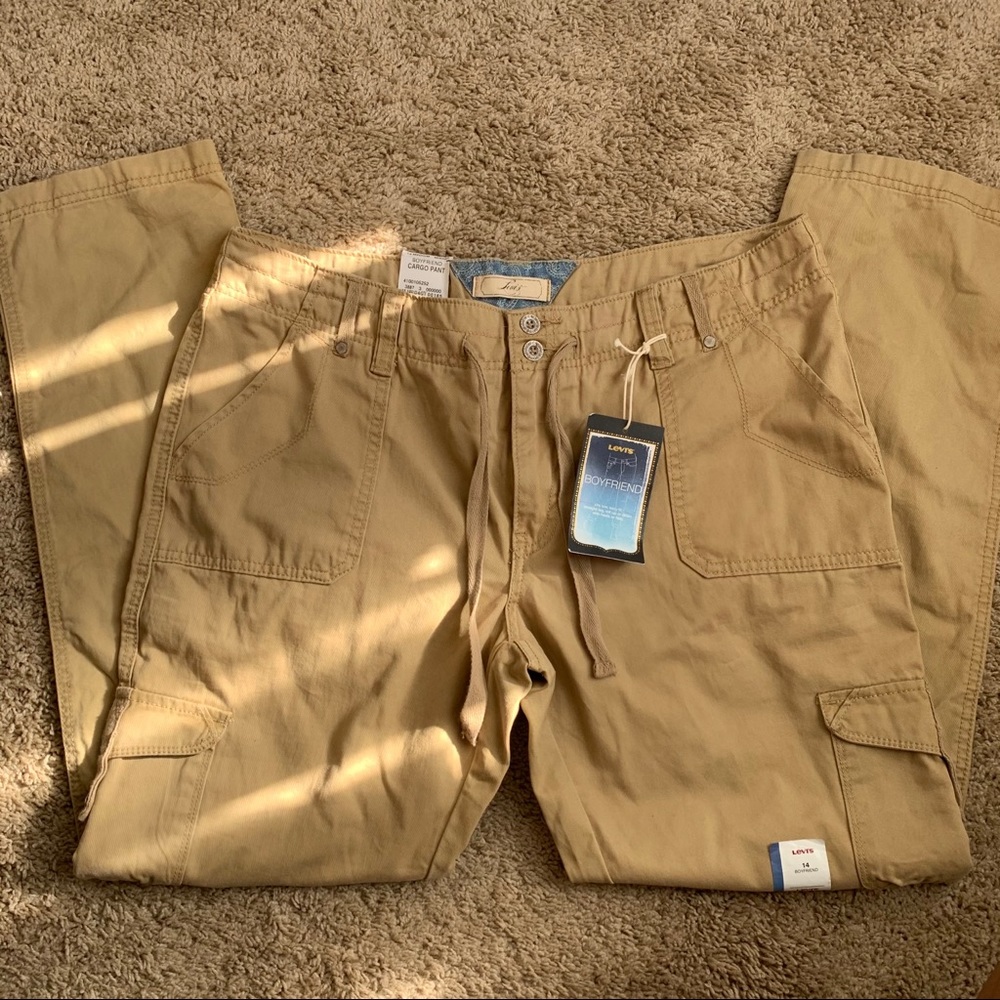 NWT Levi’s Boyfriend Style Cargo Pants